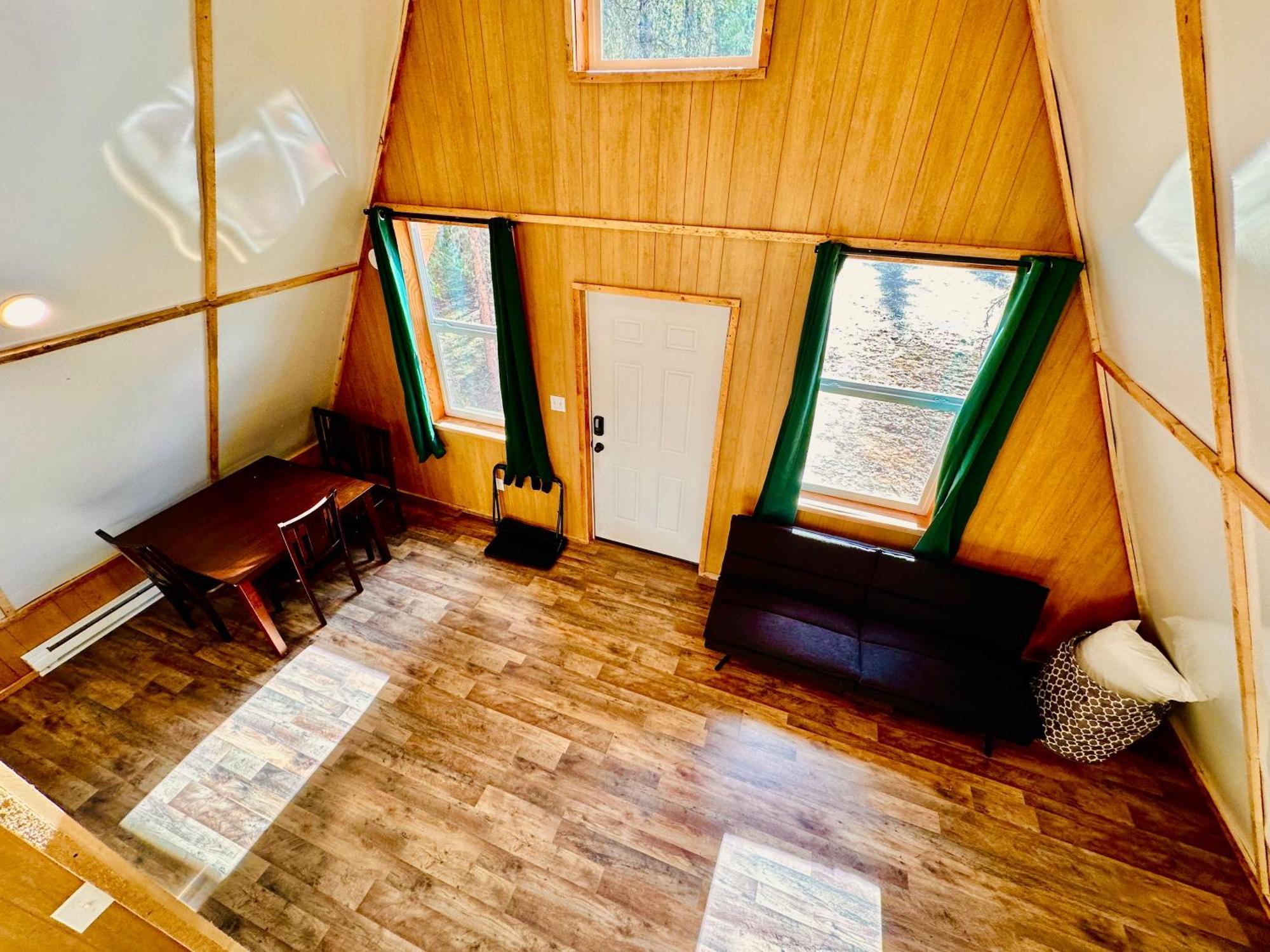 Roberts Lodge Tok Room photo
