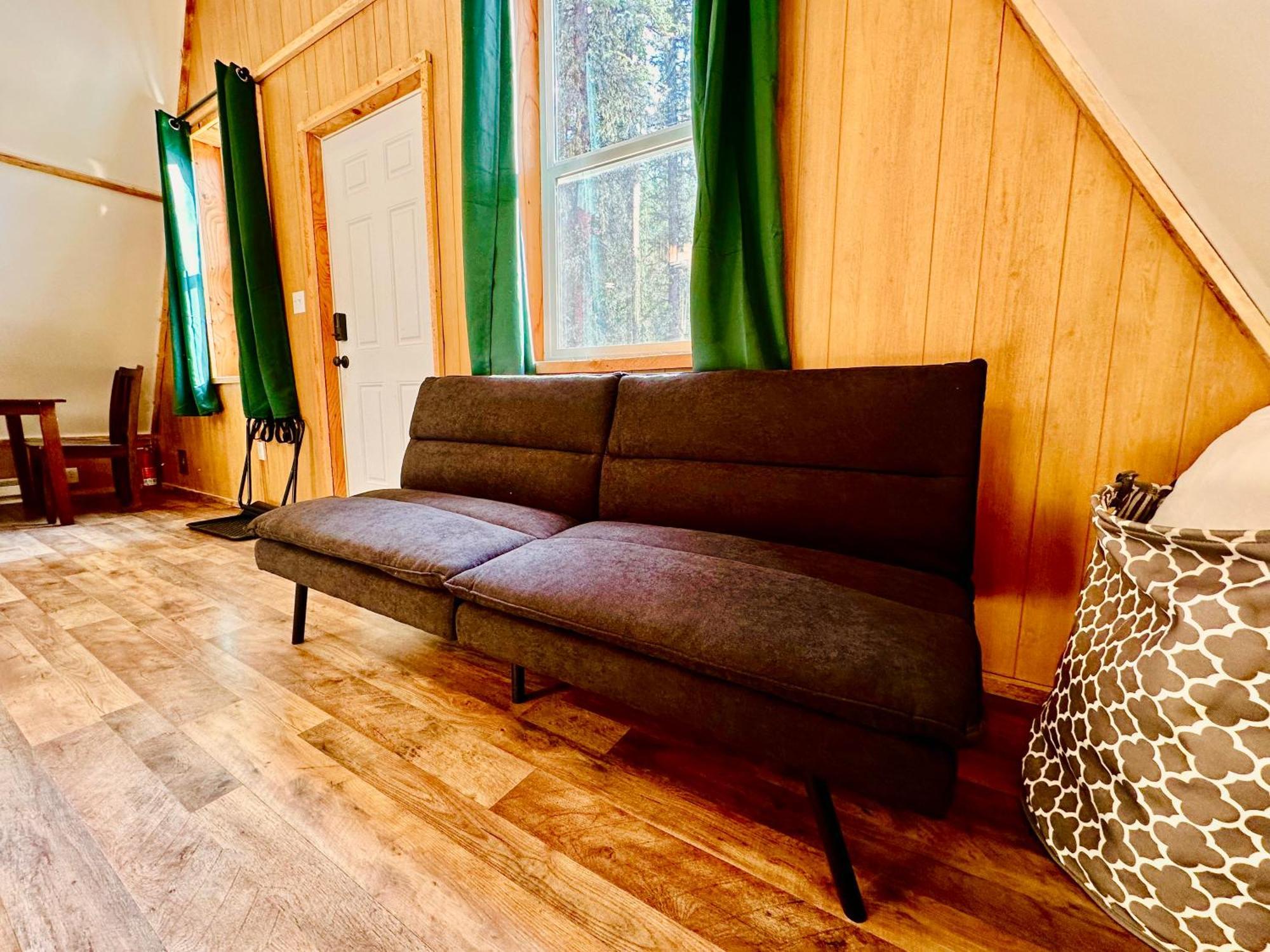 Roberts Lodge Tok Room photo